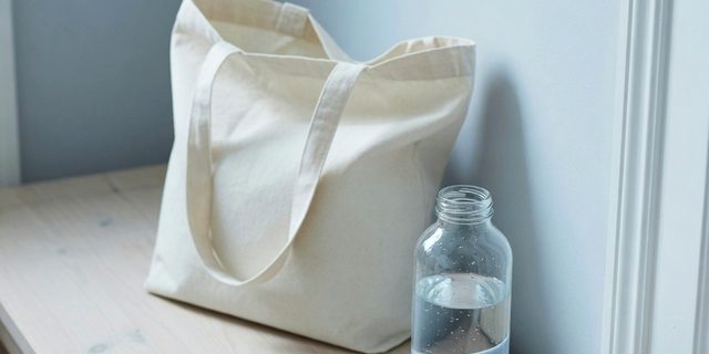 Immagine illustrativa: borsa di tela e bottiglia d'acqua